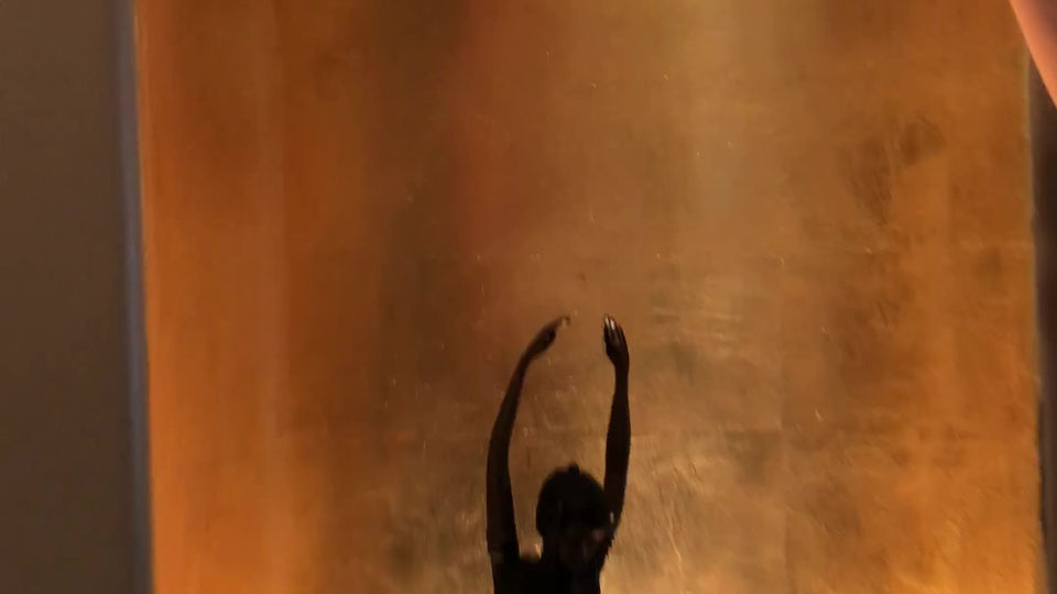 Wall & Ceiling in Gold